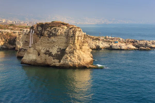 Galamb sziklák kerületben Raouche, Beirut. — Stock Fotó