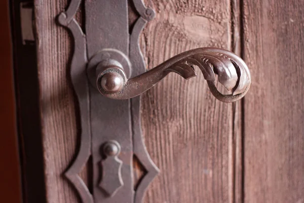 A maçaneta da porta velha . — Fotografia de Stock