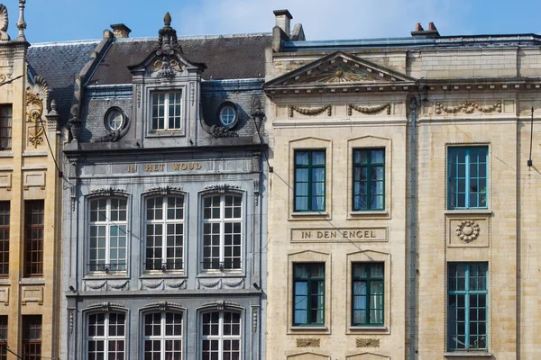 Velhas casas históricas em Leuven . — Fotografia de Stock