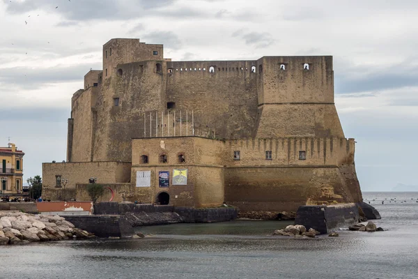 Beroemde Castel dell'Ovo in Napels. — Stockfoto