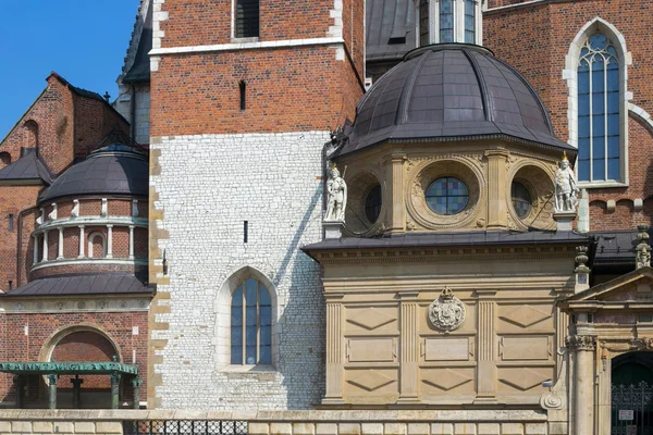 Elementi esterni della Basilica dell'Arcicattedrale Reale — Foto Stock