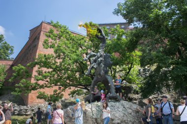 Ünlü Wawel ejderha heykeli Smok adlı.