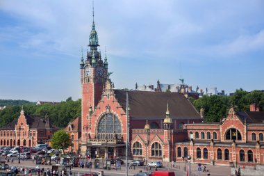 Binanın ana tren istasyonuna Gdansk