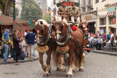 Geçit töreni bira üreticileri.