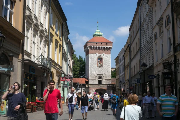 Středověká věž brány Florian v Krakow, Polsko. — Stock fotografie