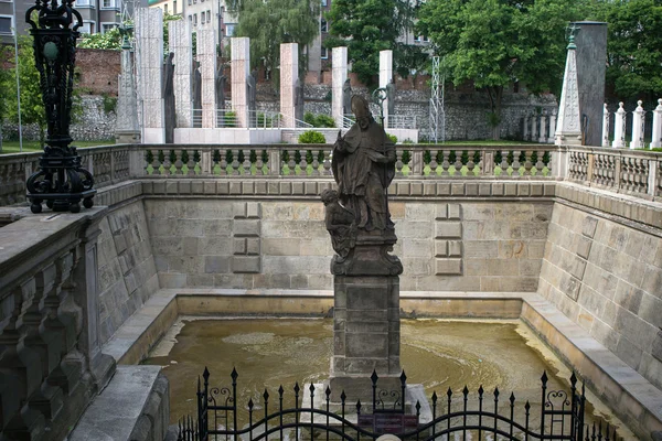 Brunnen St. Stanislaus auf Skalka im christlichen Teil von Kazimierz. — Stockfoto