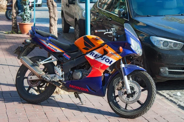 Sportbike Honda in officiële fabrieksteam Repsol Honda kleuren — Stockfoto