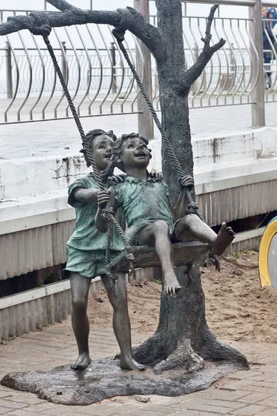 RUSSIA, ZELENOGRADSK - OCTOBER 11, 2014: Sculpture of children. — Stockfoto