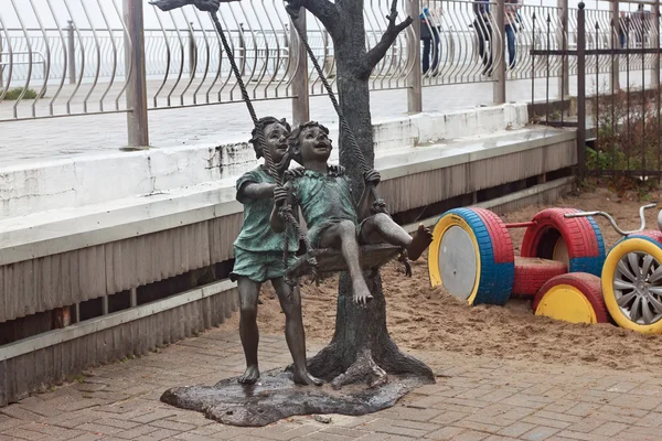 RUSSIA, ZELENOGRADSK - OCTOBER 11, 2014: Sculpture of children. — ストック写真