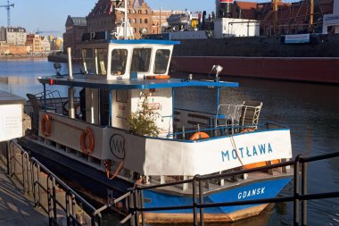 Noel ağacı gemide ile küçük gemi. 