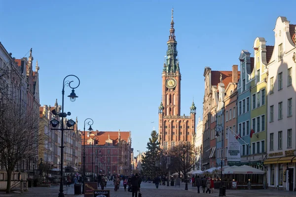 Знаменита вулиця довгий ринку (Dlugi Тарг) перед Різдвом. — стокове фото