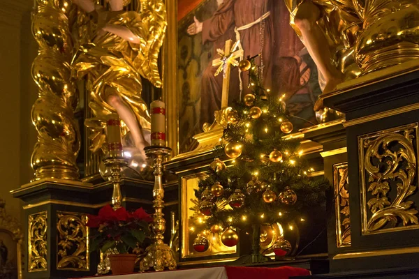 Altare del monastero cattolico Chiesa dei SS. Bernardine da Siena — Foto Stock