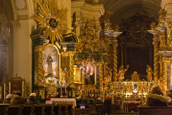 Στο εσωτερικό της Μονής καθολικού Ναού των Αγίων Bernardine της Σιένα — Φωτογραφία Αρχείου
