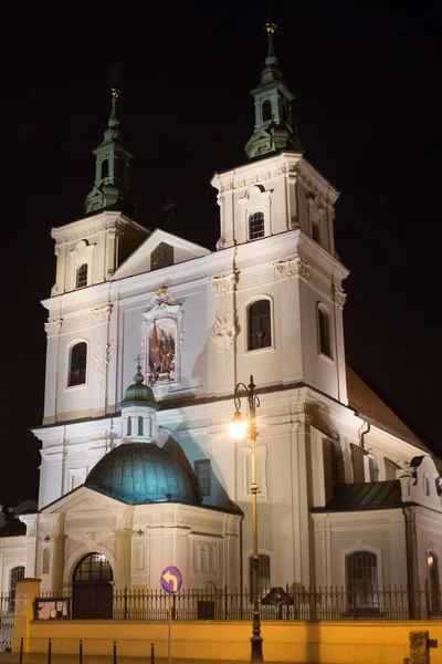 Collegiata di San Florian nella parte storica di Cracovia di notte . — Foto Stock