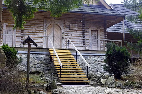 Capela do mosteiro da Congregação das Irmãs Albertinas nas montanhas do Alto Tatras . — Fotografia de Stock