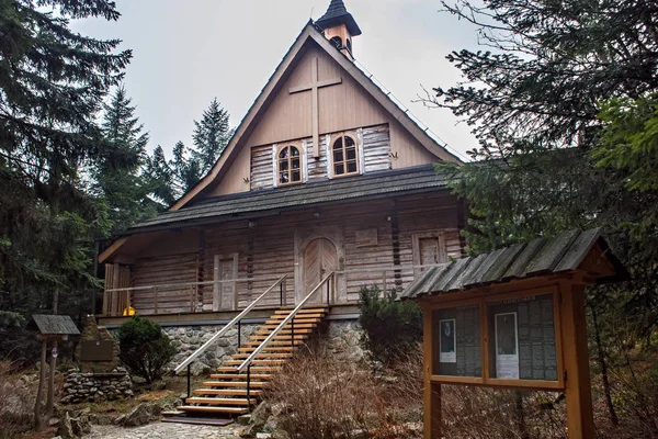 Capela do mosteiro da Congregação das Irmãs Albertinas nas montanhas do Alto Tatras . — Fotografia de Stock