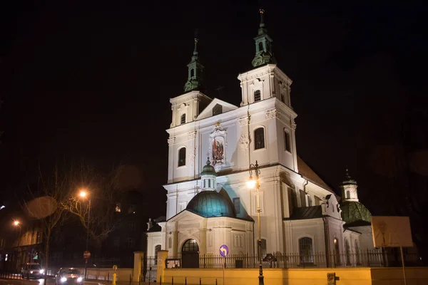 Kościół Kolegiacki St. Florian w zabytkowej części Krakowa, w nocy. — Zdjęcie stockowe