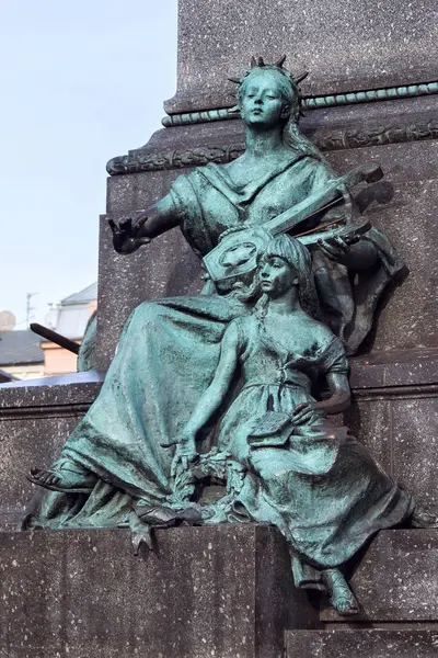 Musa de la poesía con el niño como elemento del monumento de Adam Mickiewicz . — Foto de Stock