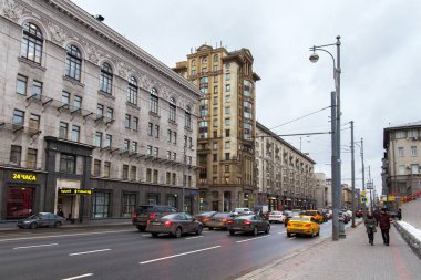 Moskova'da ilk Tverskaya-Yamskaya Caddesi'ndeki tarihi binalar. 