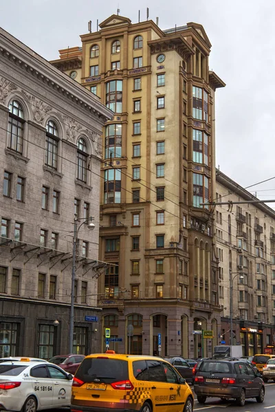 Moskova'da ilk Tverskaya-Yamskaya Caddesi'ndeki tarihi binalar. — Stok fotoğraf