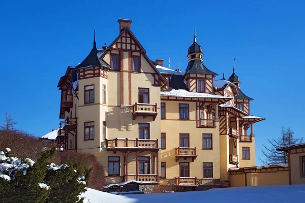 View of the Grand Hotel in  popular resort Stary Smokovec. — Stock Photo, Image