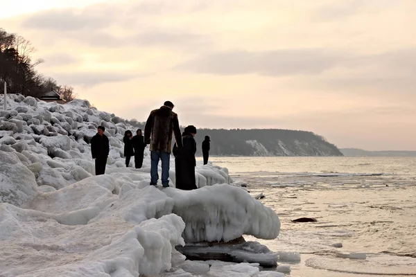 Вид на закат Балтийского моря зимой в Светлогорске (Раушен) ). — стоковое фото