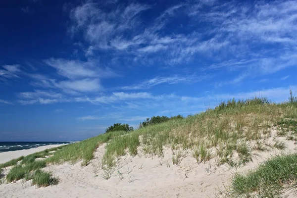 Spiaggia di sabbia della costa del Mar Baltico . — Foto Stock