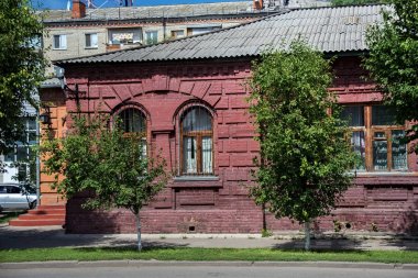 Tipik eski (geç XIX - Xx yüzyılın başlarında) Petropavl, Kazakistan ortasına inşa tarihi duvar.