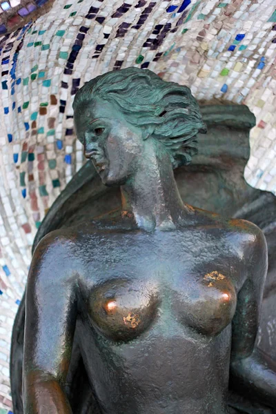 Patung perunggu dari Nymph, dibuat pada tahun 1938 . — Stok Foto