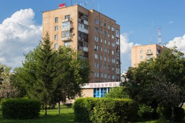 Tipik eski Sovyet çok katlı bina içinde Petropavl.