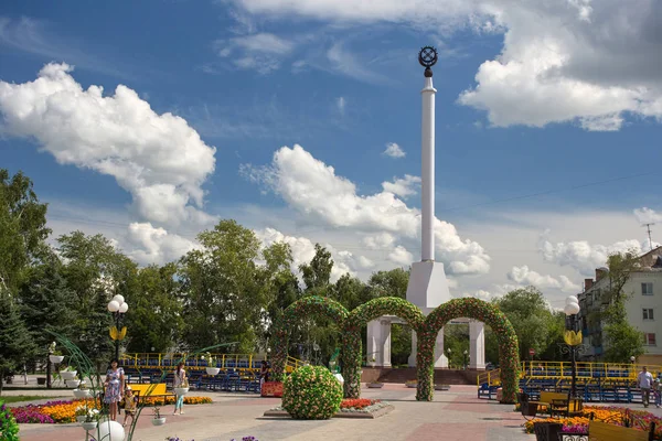 Estela de la Independencia de Kazajstán y decoraciones festivas de la ciudad . —  Fotos de Stock