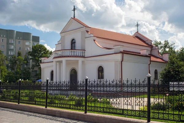 Římskokatolická církev nejvíce Nejsvětějšího Srdce Ježíšova v Petropavl (Petropavlovsk), severní Kazachstán. — Stock fotografie