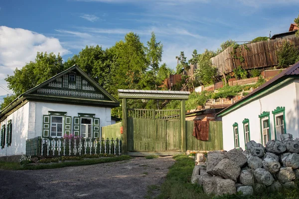 Старий будинок в стилі російського Сибірський в Петропавловськ, Казахстан. — стокове фото