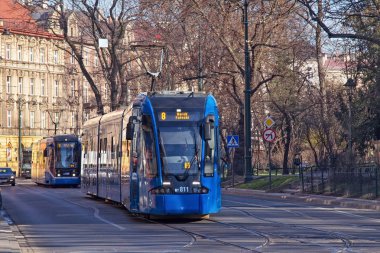  Bombardier Ngt8 Krakow tarihi bölümünde tramvay. 