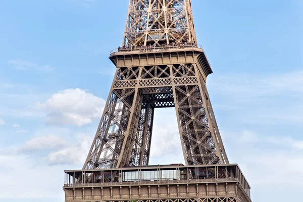 View of the detail of the Eiffel Tower in Paris. France. — Stock Photo, Image