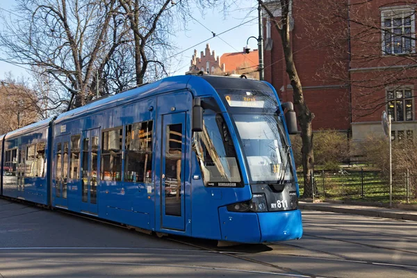 Bombardier Ngt8 Krakow tarihi bölümünde tramvay. 
