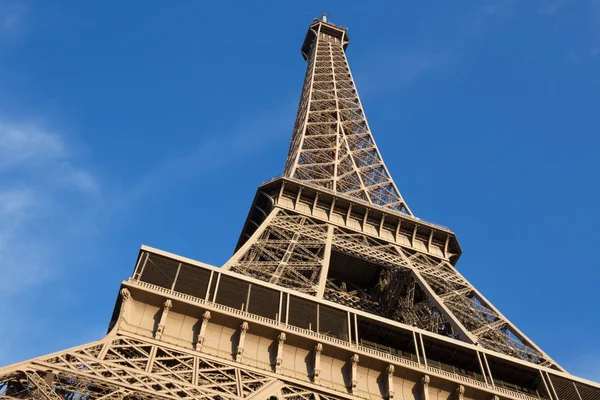 Vista del detalle de la Torre Eiffel en París. Francia . — Foto de Stock