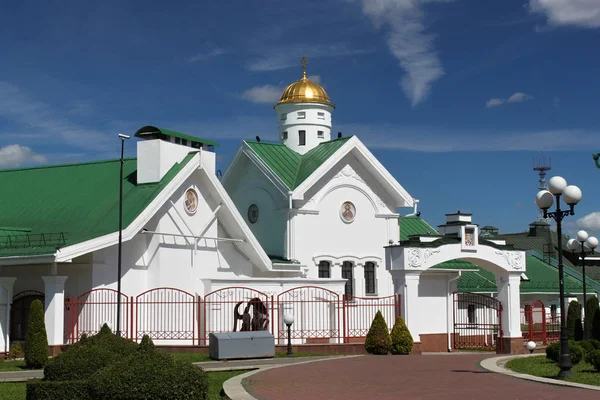 Minsk, Beyaz Rusya Belarus Ortodoks Kilisesi'nin teolojik ve Eğitim Merkezi. — Stok fotoğraf