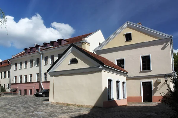 Los antiguos edificios en el Trinity Hill (otro nombre Trinity Suburb o Trojeckaje Pradmiescie ). — Foto de Stock