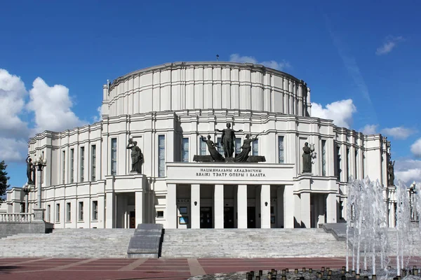 Η εθνική ακαδημαϊκή Grand Θέατρο Όπερας και μπαλέτου από τη Δημοκρατία της Λευκορωσίας. — Φωτογραφία Αρχείου