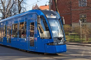 Bombardier Ngt8 Krakow tarihi bölümünde tramvay. 