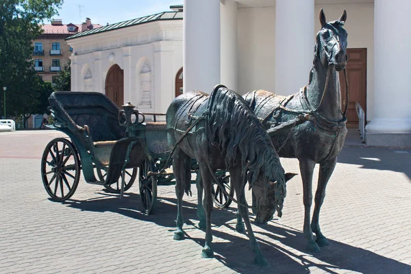 Escultura de bronze da cidade "O transporte para o governador " . — Fotografia de Stock