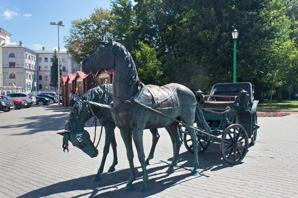 Escultura de bronze da cidade "O transporte para o governador " . — Fotografia de Stock