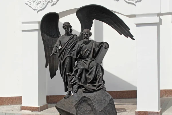 Estatua de San Apóstol y Evangelista Juan el Teólogo . — Foto de Stock