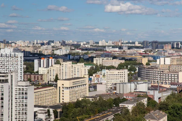 Vista aérea da parte sudeste de Minsk com antigos edifícios soviéticos . — Fotografia de Stock