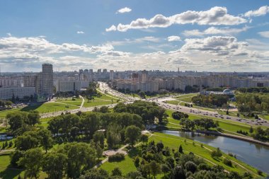 Minsk yeni çok diğer binalar ile Batı bölümünün havadan görünümü. 