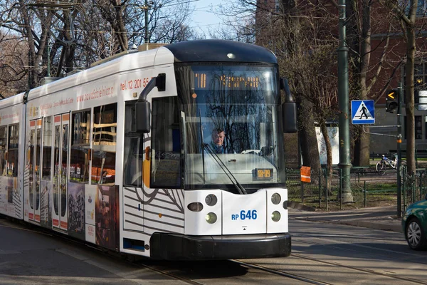 Bombardier Ngt6 Krakow tarihi bölümünde tramvay. 