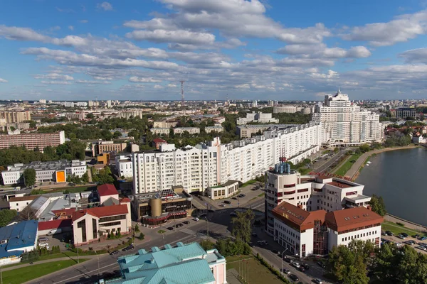 Aerial view of the south part of the Minsk with new skyscraper and other buildings near Svislach River. — Stock Photo, Image