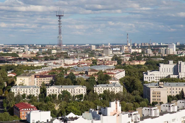 Minsk ile eski Sovyet binalar ve Minsk Tv Kulesi Güneydoğu bölümünün havadan görünümü (1956 yılında inşa edilmiş). — Stok fotoğraf