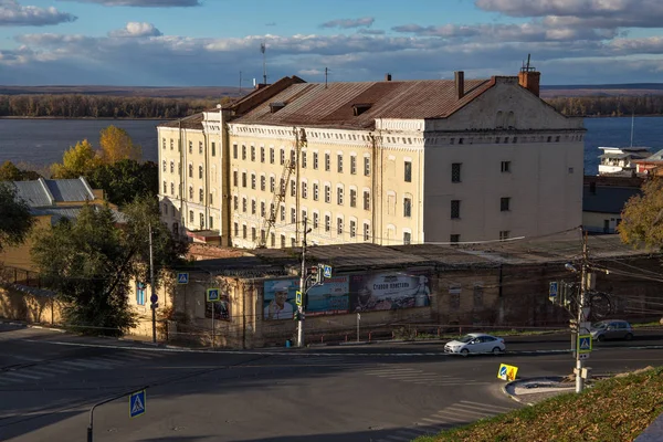 Edifícios antigos no centro de Samara (antigo Kuybyshev ). — Fotografia de Stock